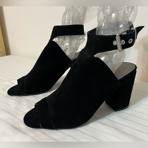 Lucca Lane Black Suede Leather Seleste Peep Toe Shoes Heels Size 8 Like New - Picture 3 of 15